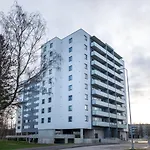 Mustamaee Next To Shops & Cinema - Free Parking Apartment