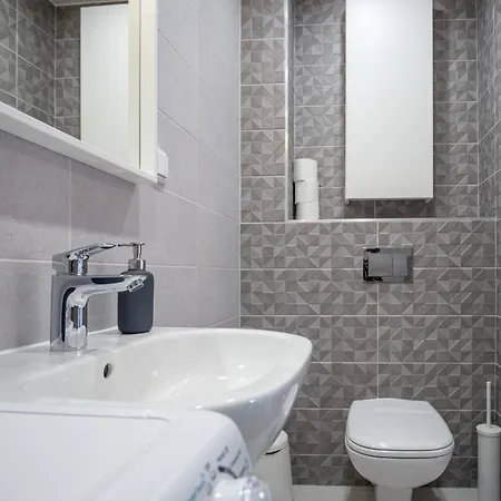 Mustamaee Next To Shops & Cinema - Free Parking Таллин