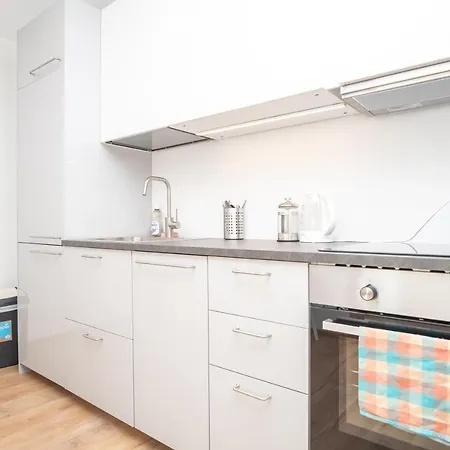 Mustamaee Next To Shops & Cinema - Free Parking Апартаменты